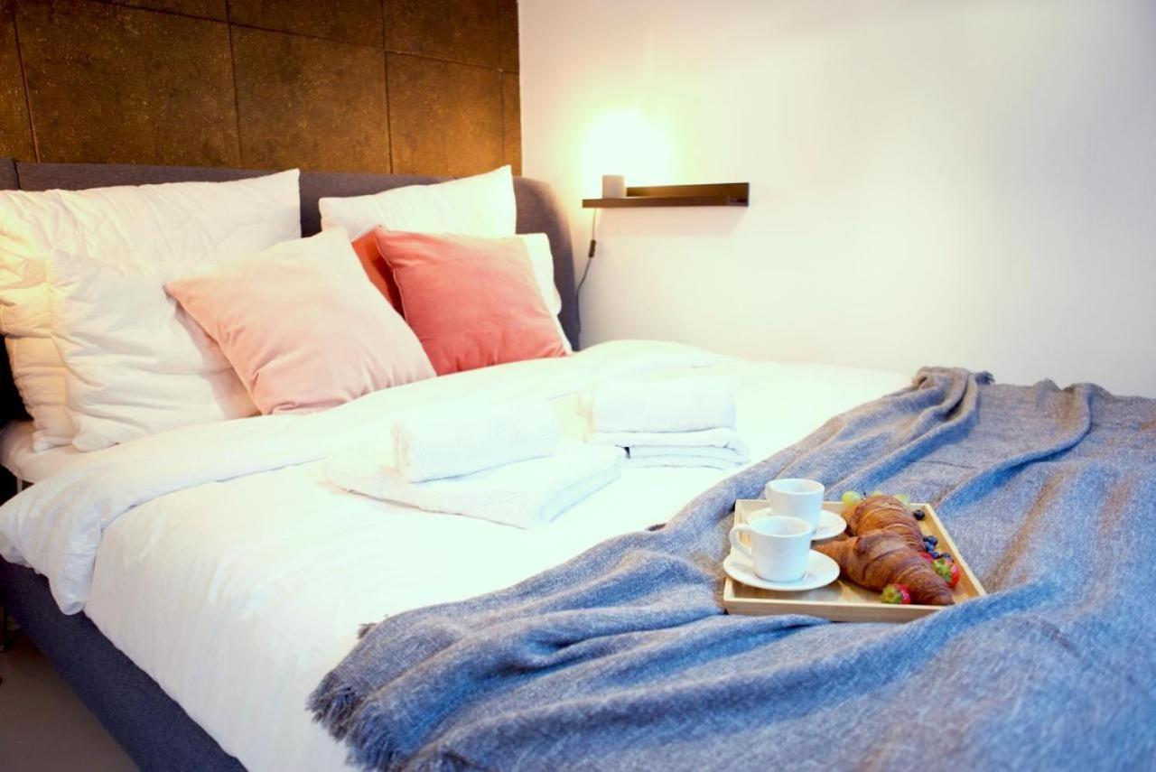 P&O Serviced Apartments Kinowa Varsovia Exterior foto